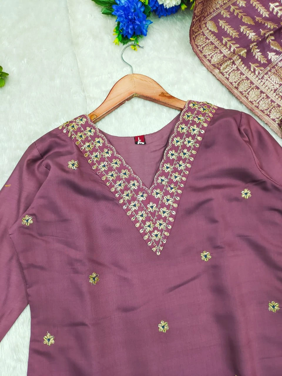 TOP FABRIC: SILK(PV CHANDERI)