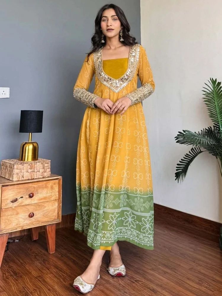 bandhani print with Mirror work Kurti with pant