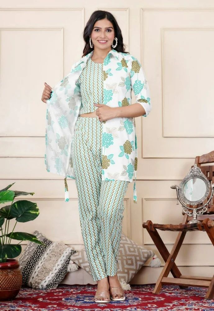 stylish cord-set with beautiful shrug pattern