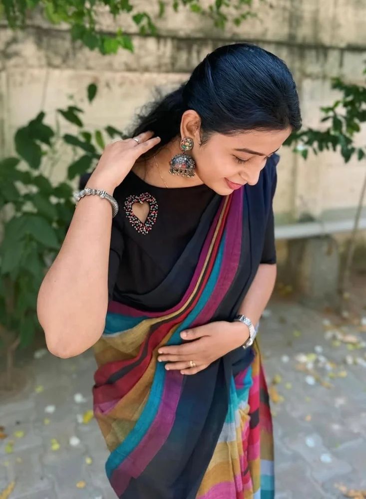 Black Digital Print Linen Sarees