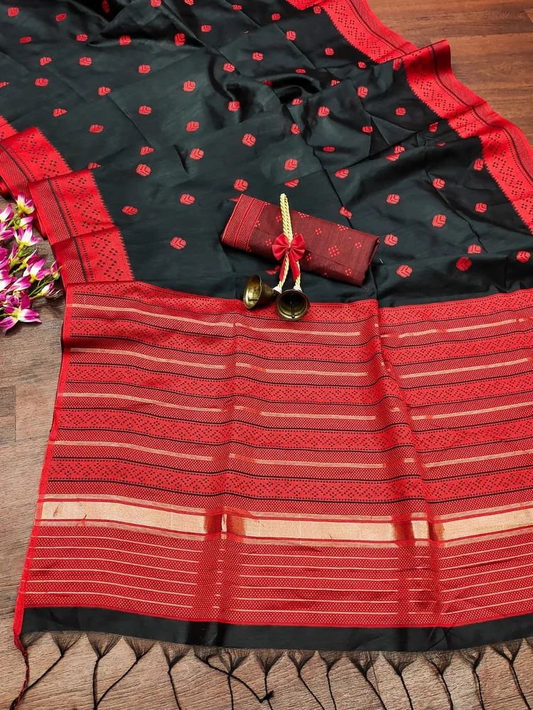 Khadi Raw Silk Saree With contrast Pallu And Blouse