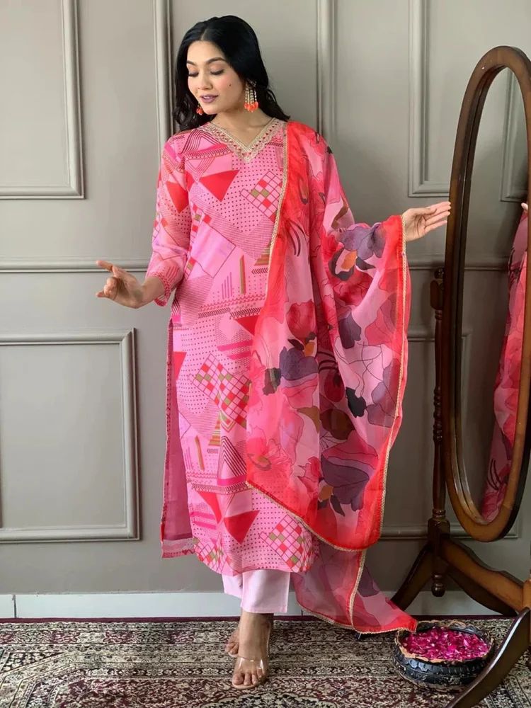Ladies Pink Viscose Chanderi Silk Printed Kurti Pant Set