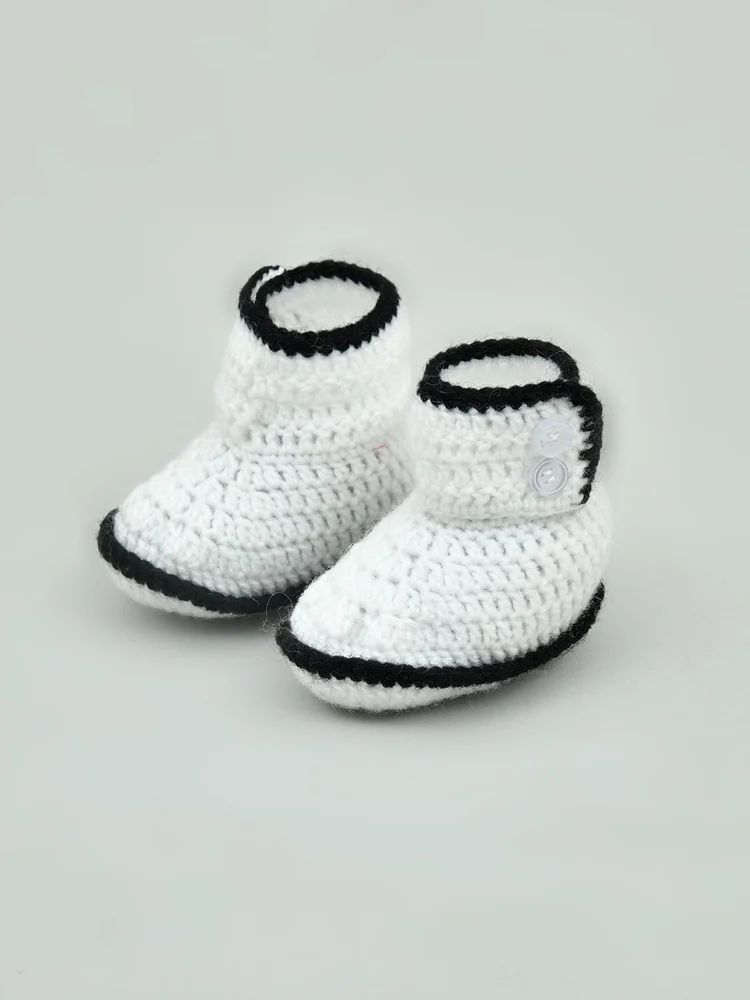 White Woollen Infant Crochet Booties