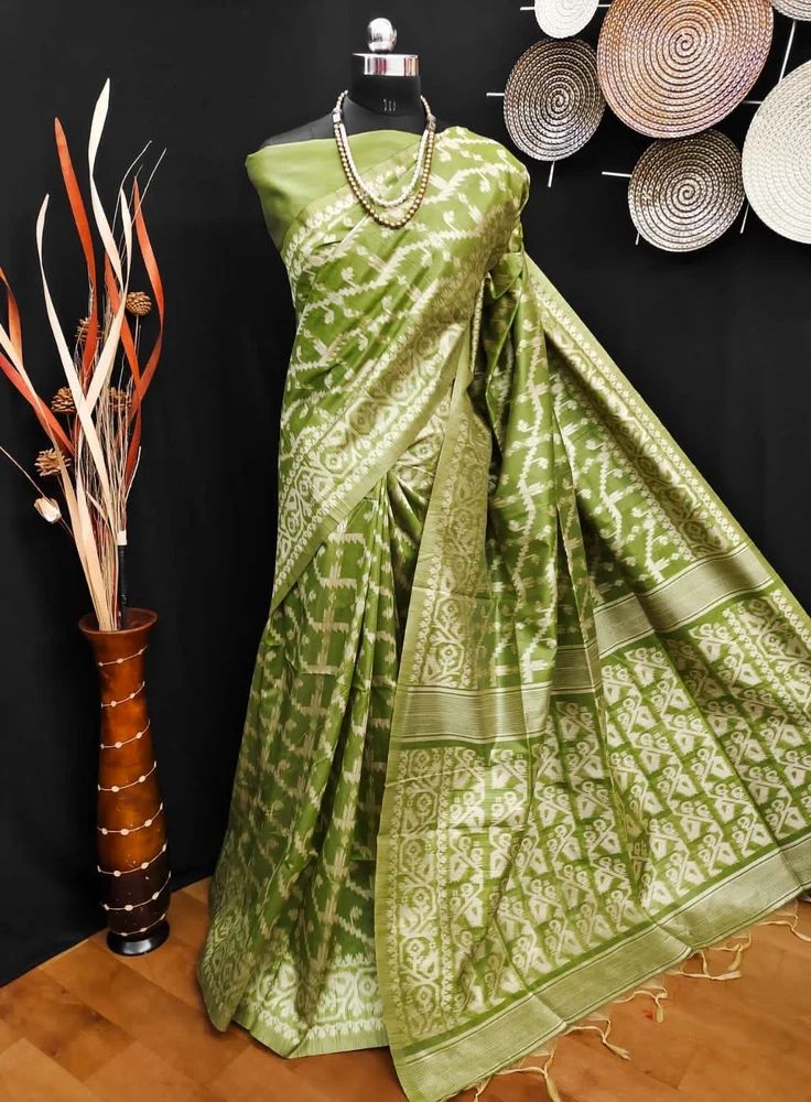 Women's Gorgeous Banglori Handloom Raw Silk Saree