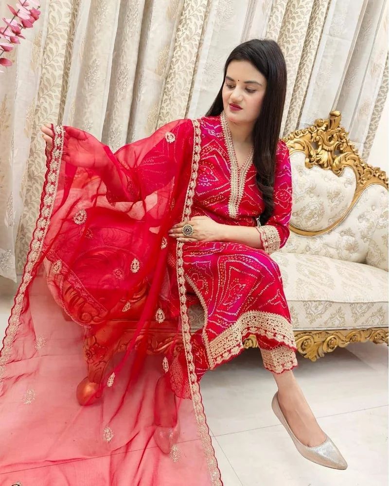 Ladies Gold Zari Embroidery Kurta With Net Dupatta