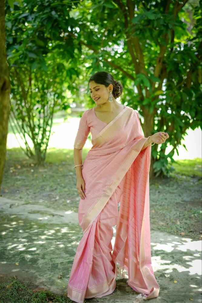 BANARASI RAW SILK SAREE WITH LINNING PATTERN AND WEAVING EFFECT