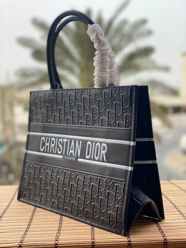 Dior tote embossed premium quality with dust cover