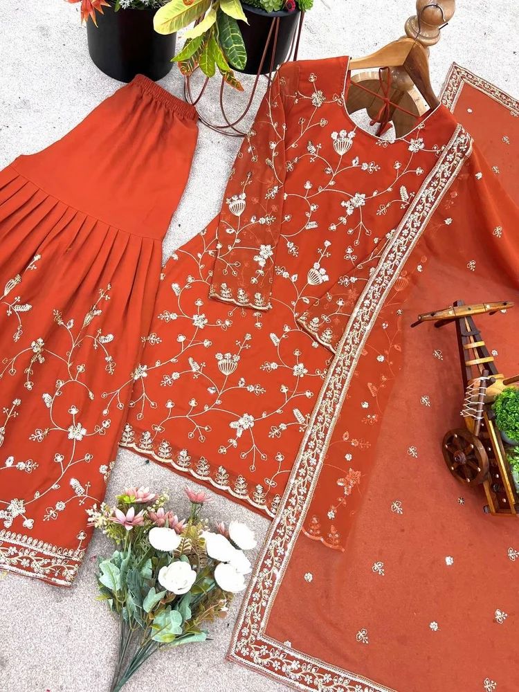 Ladies Sarara Suit