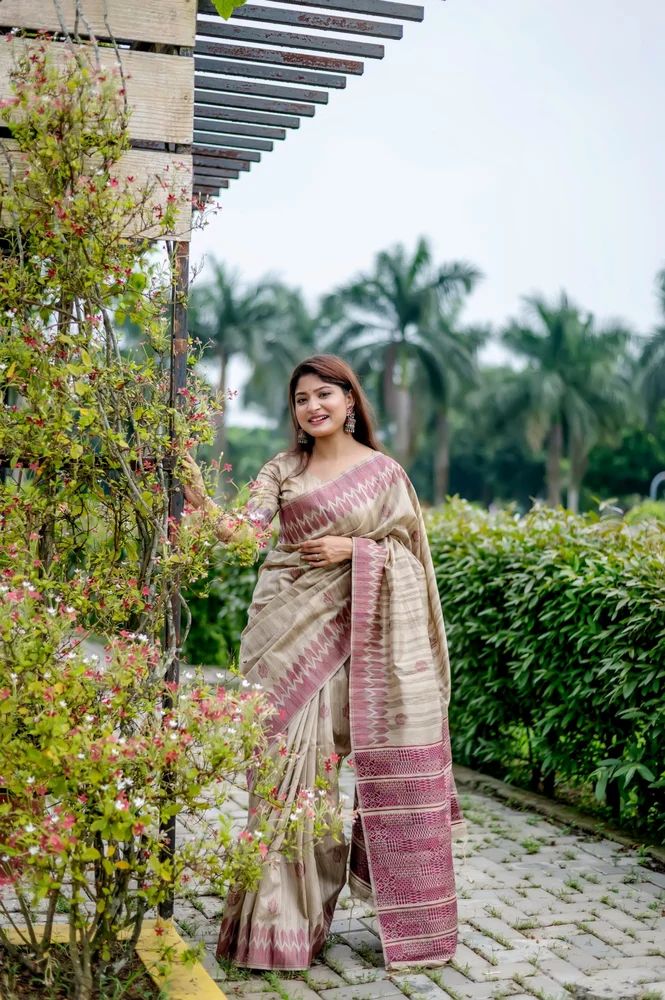 PREMIUM DESI TUSSAR SILK SAREE WITH EXCLUSIVE TEMPLE WOVEN PATTERN