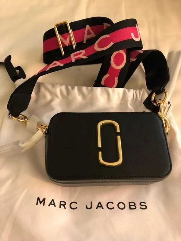 Marc Jacobs snapshot with og box