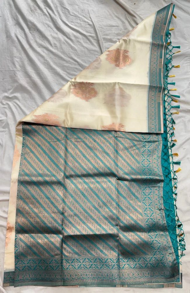 Ladies White Raw Cotton Saree