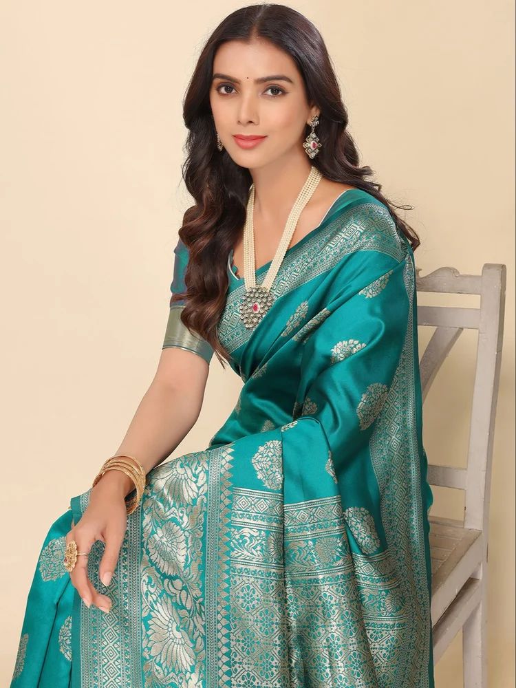 Banarasi Silk Blend Jacquard Woven Golden Zari Butta Saree With Blouse Piece